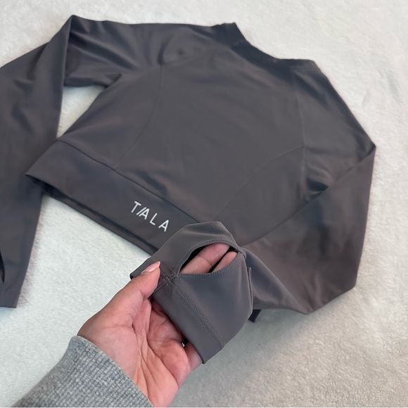 TALA SkinLuxe Crop Keyhole Long Sleeve Top in Tornada Grey Size Small - Picture 10 of 12